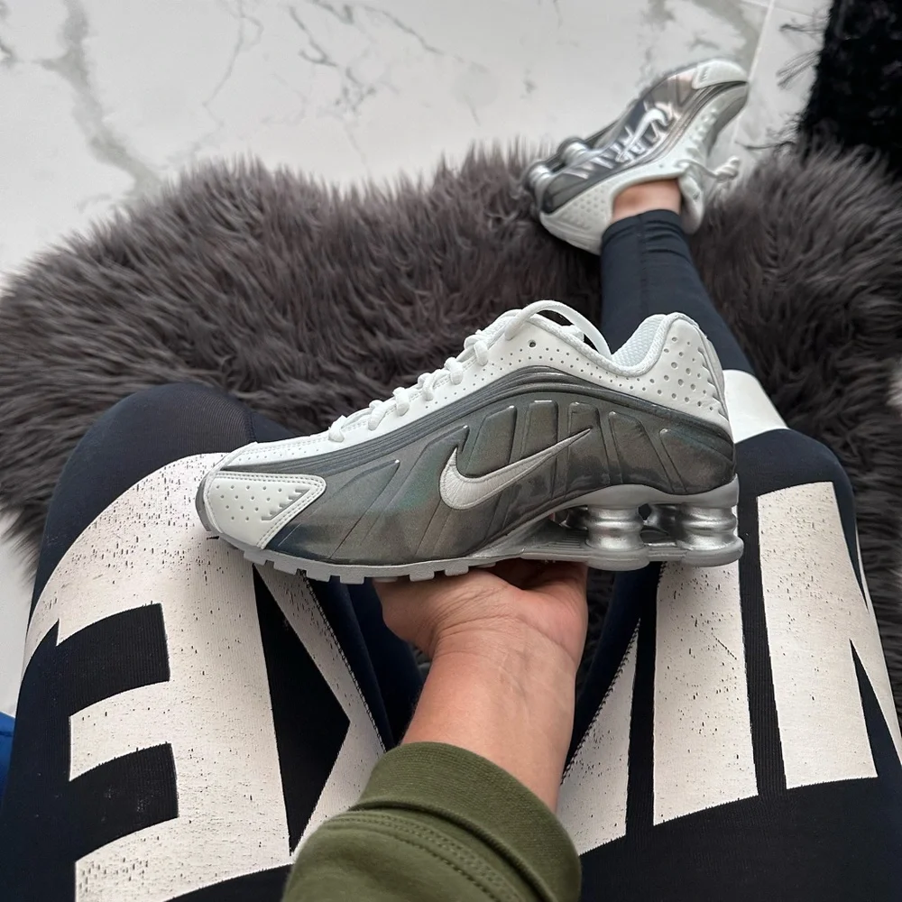 Nike Shox R4 - Picture 2 of 12